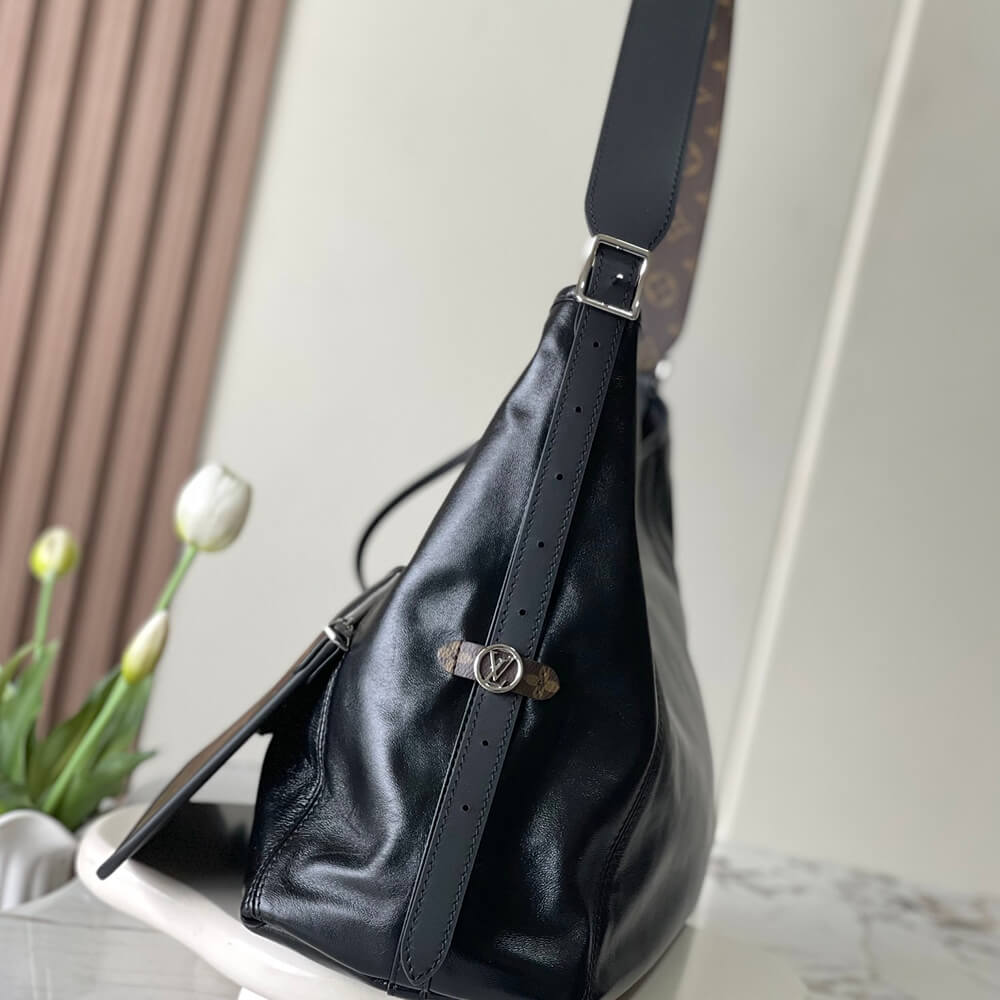 LV CarryAll Vibe MM Bag