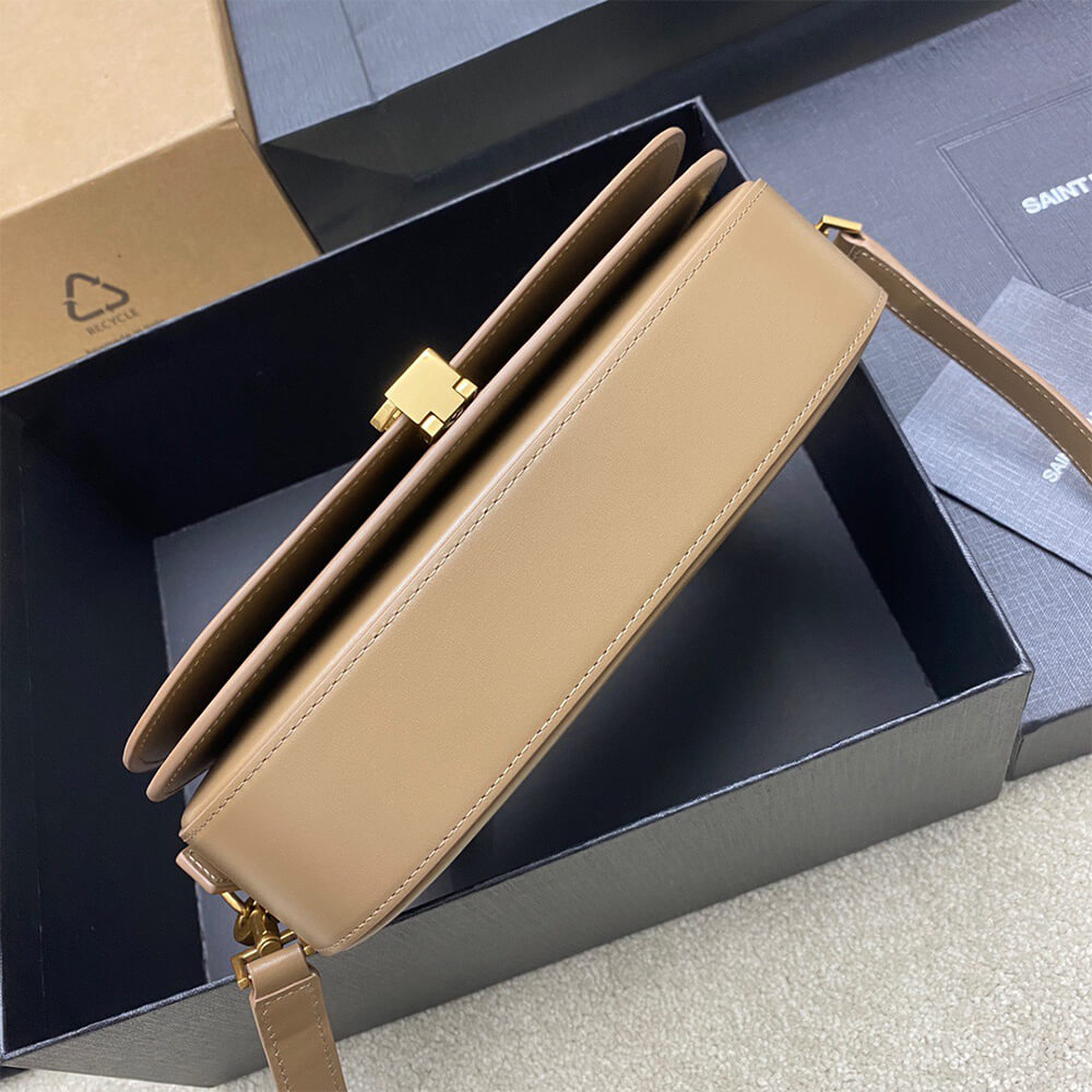 Y51 voltaire in box Sa1nt Lau*nt